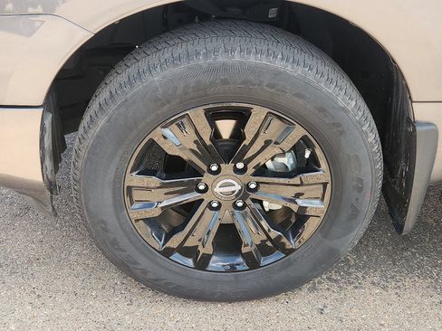 Used 2023 Nissan Titan SV w/ SV Convenience Package AWD/4WD image 7