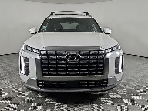 Used 2023 Hyundai Palisade Calligraphy image 2