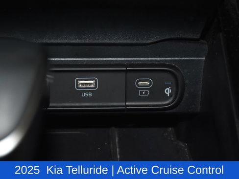 Used 2025 Kia Telluride S FWD image 23