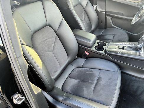 Used 2017 Porsche Macan w/ Driver Memory Package image 40