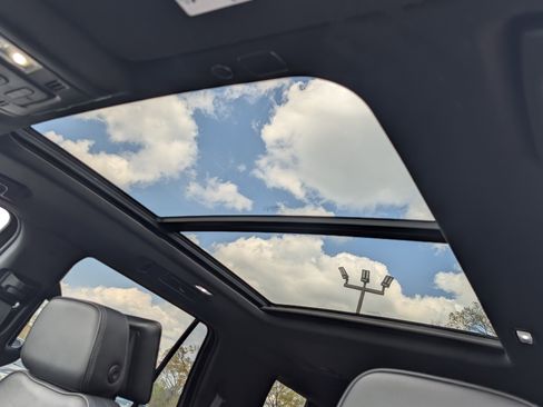 Used 2023 GMC Yukon Denali w/ Denali Reserve Package image 15