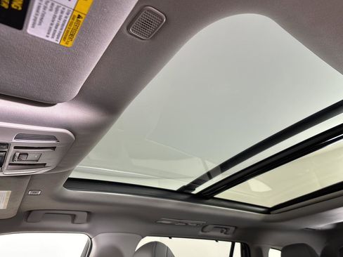 Used 2024 Toyota Highlander Platinum image 35