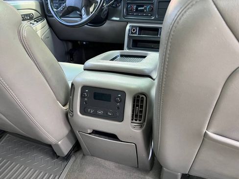 Used 2005 Chevrolet Avalanche Z71 w/ Sun And Sound Package AWD/4WD image 36