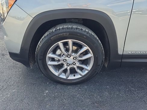 Used 2024 GMC Terrain SLT image 4