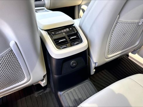 Used 2025 Volvo XC90 T8 Ultra w/ Protection Package Premier AWD/4WD image 38