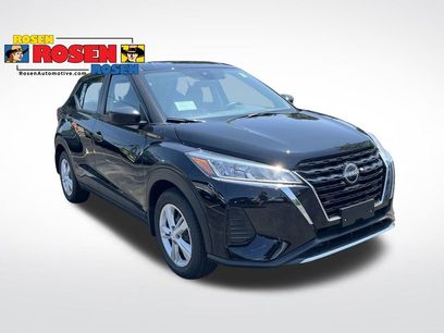 New 2025 Nissan Kicks Play S