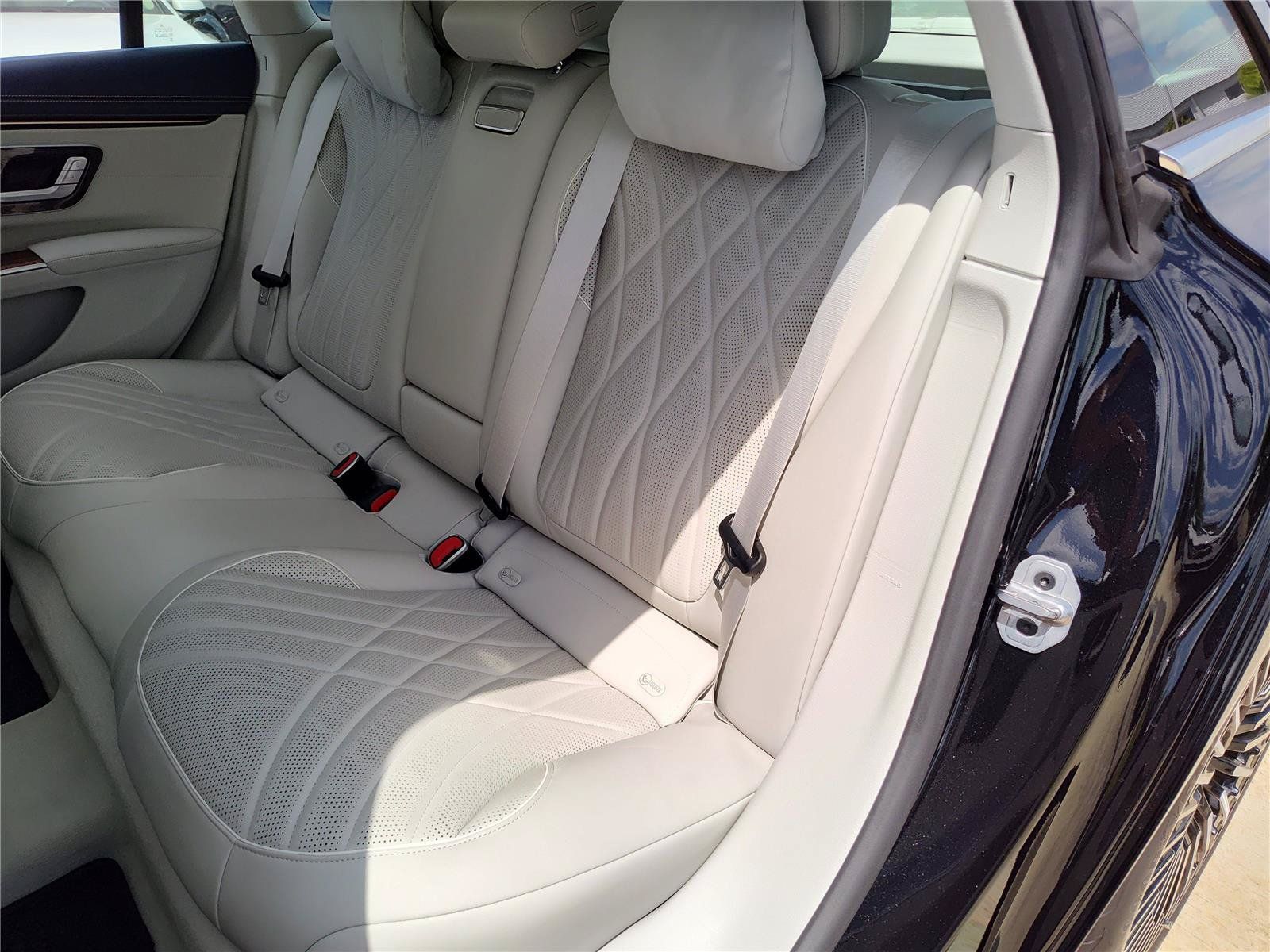 Used 2022 Mercedes-Benz EQS 580 4MATIC Sedan image 24