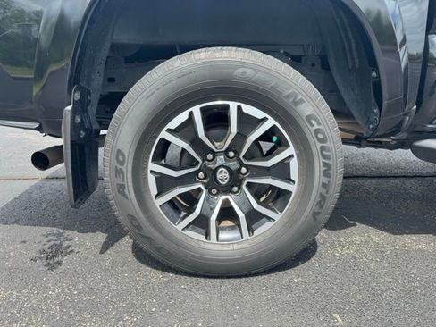 Used 2021 Toyota Tacoma TRD Sport image 9