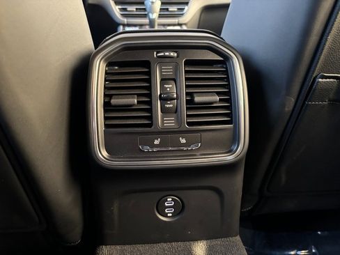 Certified 2025 Porsche Macan image 24