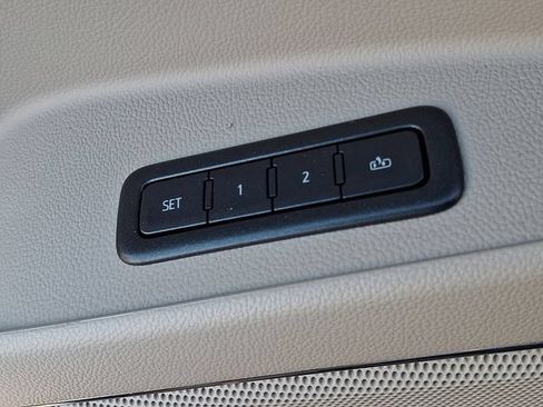 Used 2018 GMC Yukon XL Denali w/ Denali Ultimate Package AWD/4WD image 26