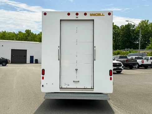 Used 2023 Ford E-Transit RWD image 4
