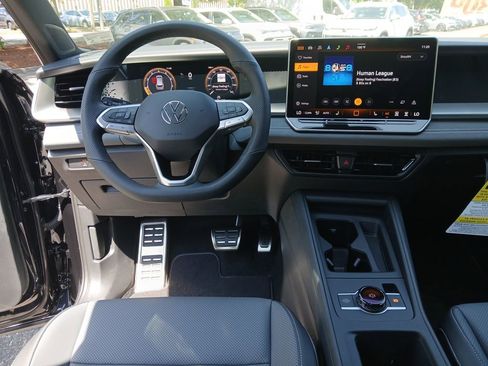 New 2025 Volkswagen Tiguan SE R-Line image 13