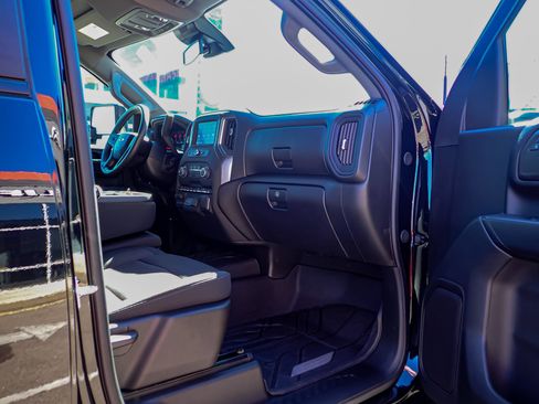 Used 2025 Chevrolet Silverado 2500 Custom w/ Custom Value Package image 18