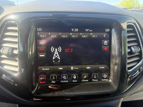 Certified 2018 Jeep Compass Limited w/ Navigation Group AWD/4WD image 17