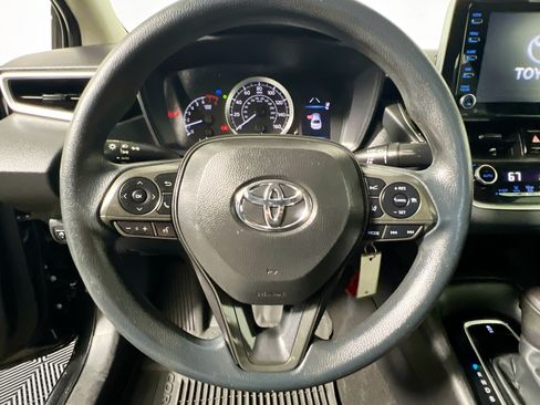 Used 2021 Toyota Corolla LE FWD image 16