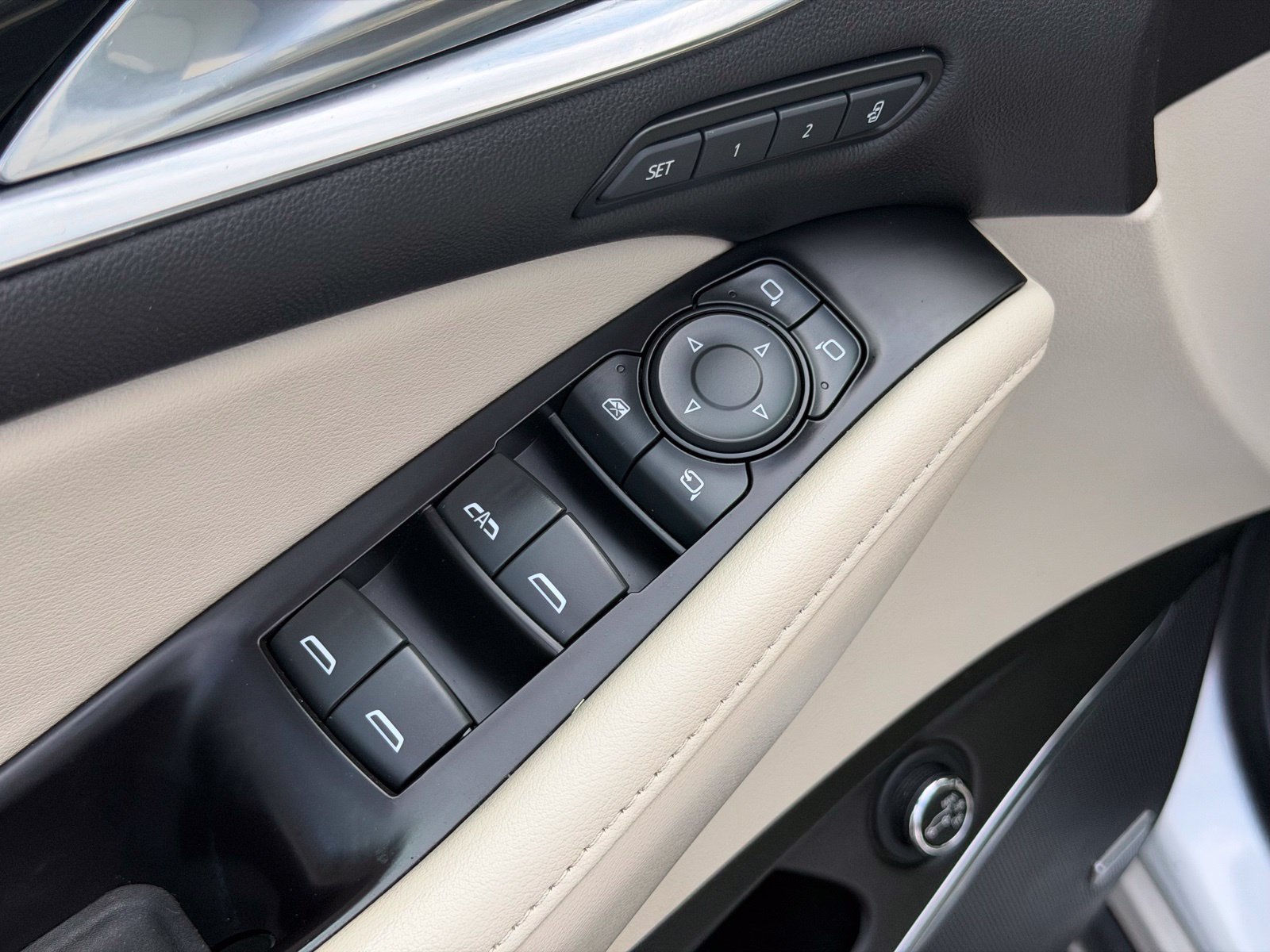 Used 2020 Buick Enclave Premium w/ Sun and Sites Package FWD image 13