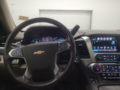 Used 2019 Chevrolet Suburban Premier AWD/4WD image 22