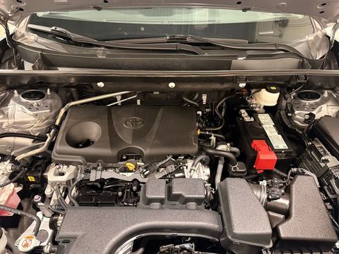 Used 2022 Toyota RAV4 LE image 11