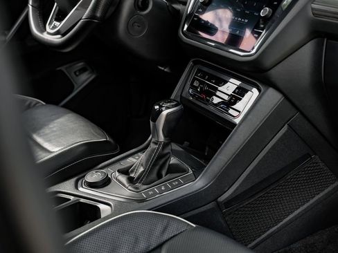 Used 2022 Volkswagen Tiguan SEL R-Line image 33