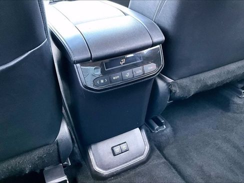 Used 2021 Toyota Highlander XLE FWD image 10