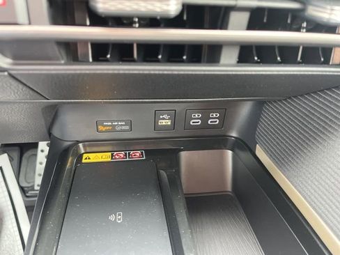 Used 2025 Toyota Camry SE image 17