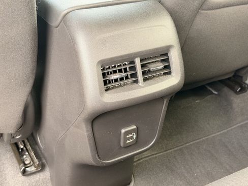Used 2023 Chevrolet Equinox LT FWD image 30