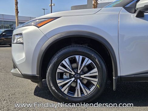 Used 2023 Nissan Rogue SV image 9