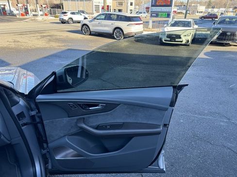 Used 2021 Audi Q8 Prestige image 13