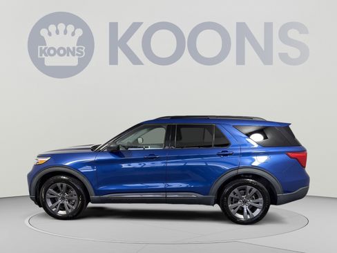 Used 2021 Ford Explorer XLT w/ Equipment Group 202A AWD/4WD image 2
