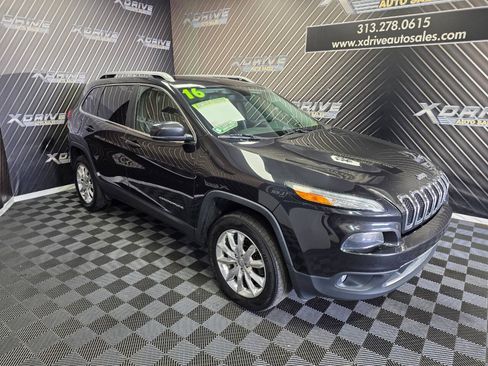 Used 2016 Jeep Cherokee Limited AWD/4WD image 9