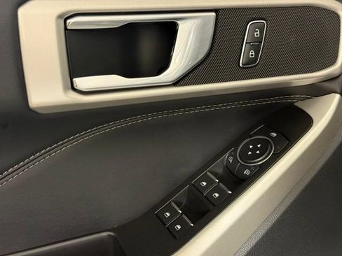 Used 2022 Ford Explorer XLT RWD image 15