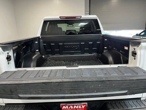 Used 2024 GMC Sierra 1500 SLT AWD/4WD image 16