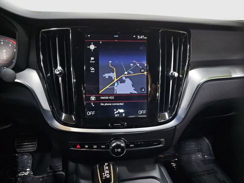 Used 2019 Volvo S60 T5 R-Design image 15