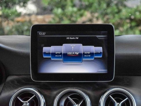 Used 2019 Mercedes-Benz GLA 250 4MATIC image 13