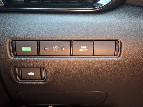 Used 2024 Nissan Sentra SV FWD image 24