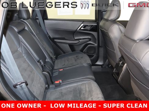 Used 2022 Mitsubishi Outlander SE image 16