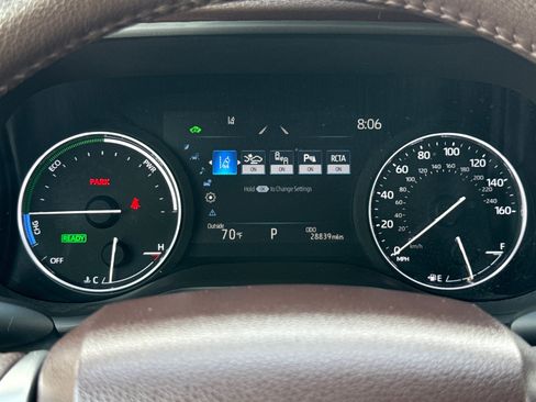 Used 2023 Toyota Sienna Platinum FWD image 32