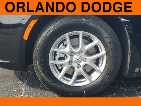 New 2026 Chrysler Pacifica Select image 4