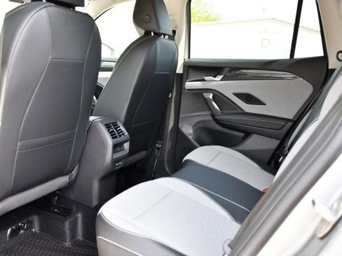 New 2026 Volkswagen Tiguan SE FWD image 15