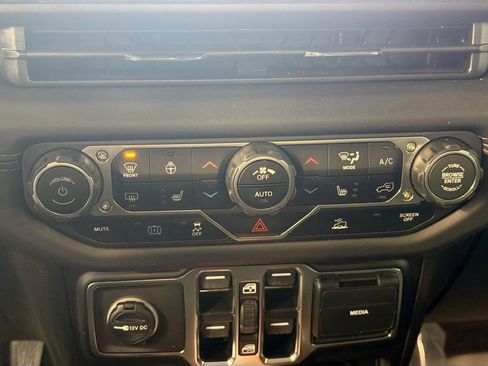 Used 2025 Jeep Wrangler Unlimited Sahara AWD/4WD image 14
