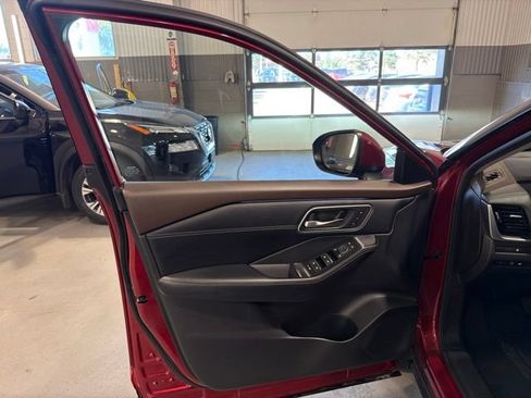 Certified 2023 Nissan Rogue Platinum AWD/4WD image 19