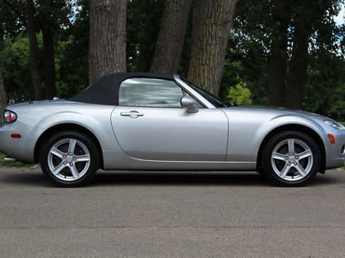 Used 2006 MAZDA MX-5 Miata Touring RWD image 8