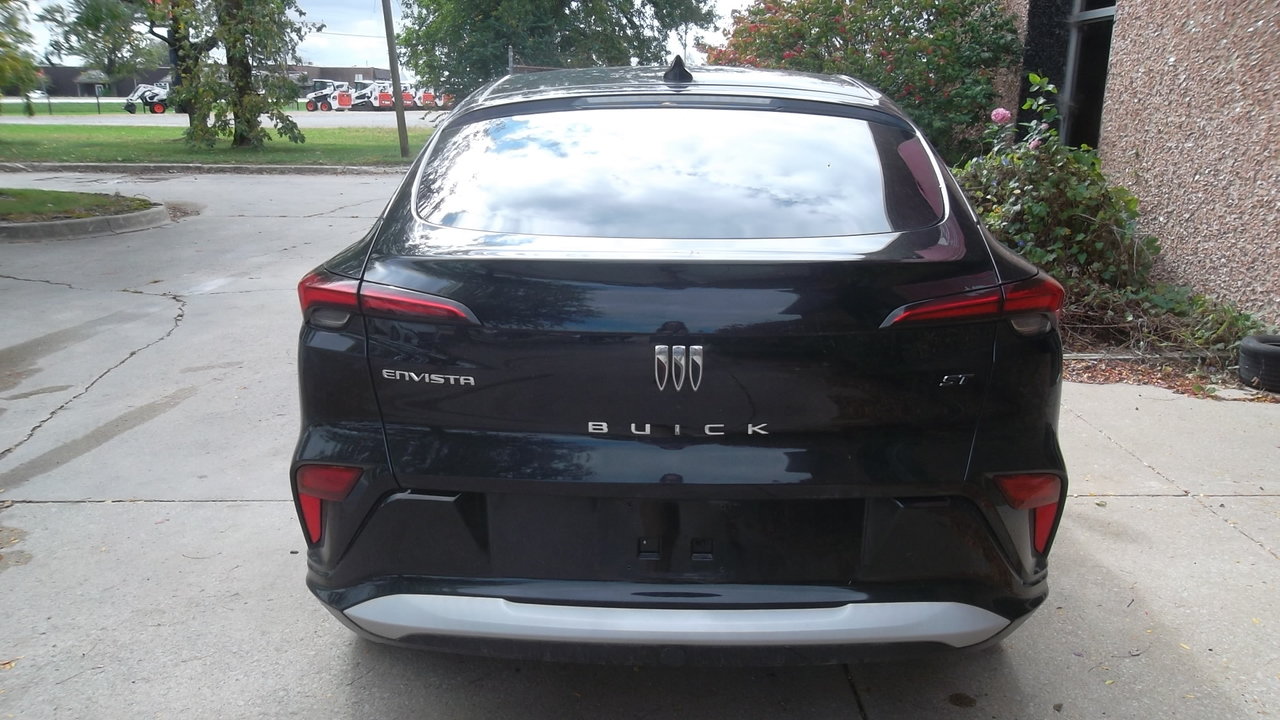 Used 2024 Buick Envista Sport Touring w/ Convenience I Package FWD image 5