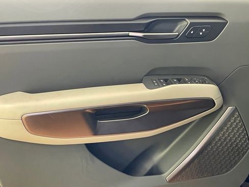 Used 2024 Kia EV9 Wind image 19