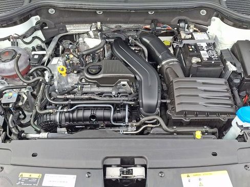 Used 2025 Volkswagen Taos SE image 28