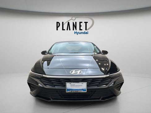 Certified 2025 Hyundai Elantra Hybrid FWD image 8