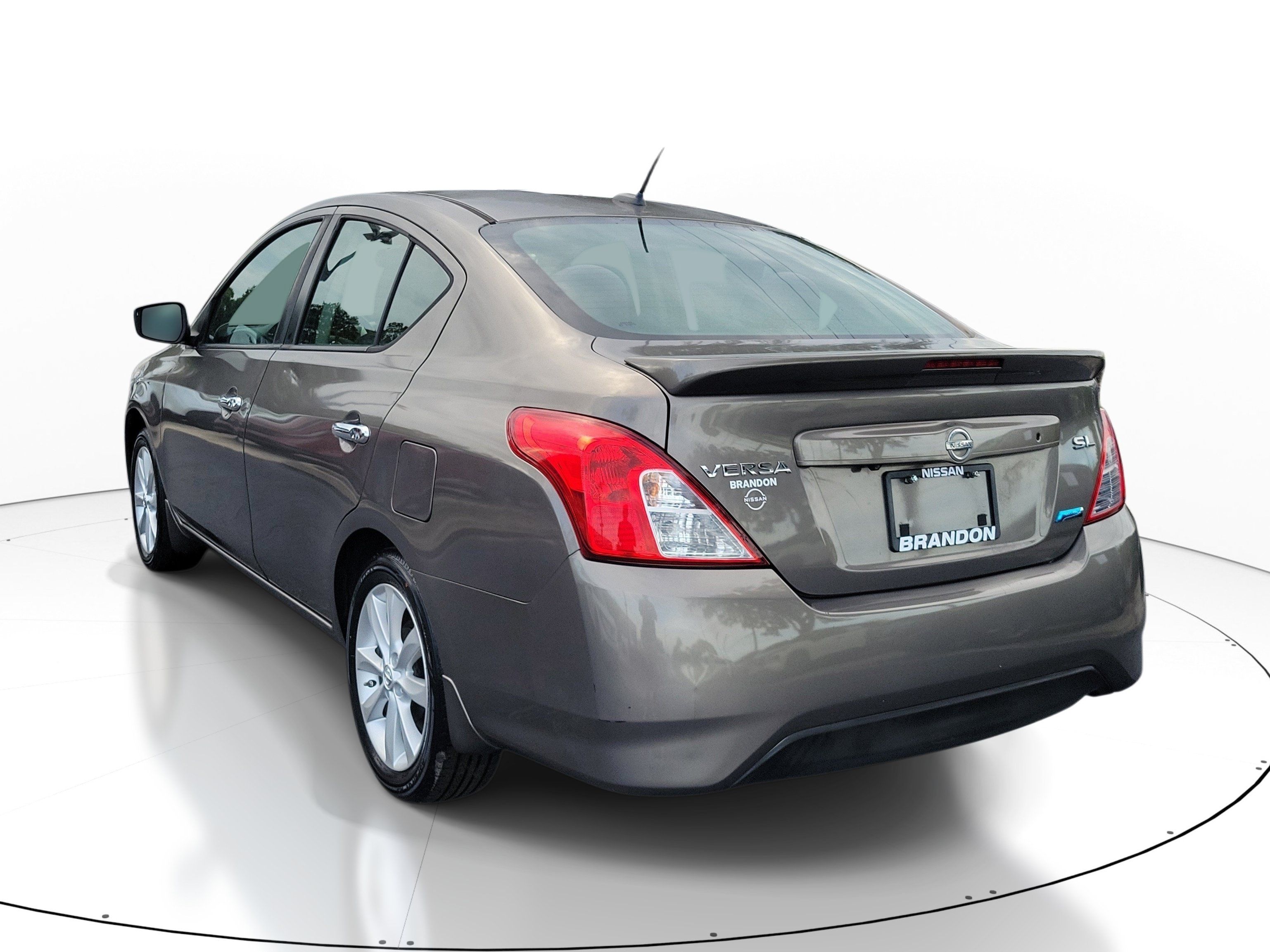 Used 2016 Nissan Versa FWD image 5