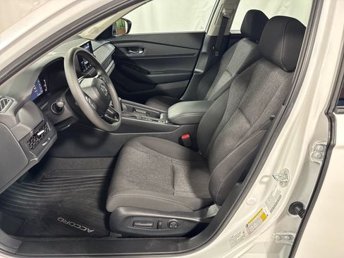 Certified 2025 Honda Accord SE image 3