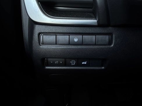 Used 2025 Nissan Rogue SV FWD image 22