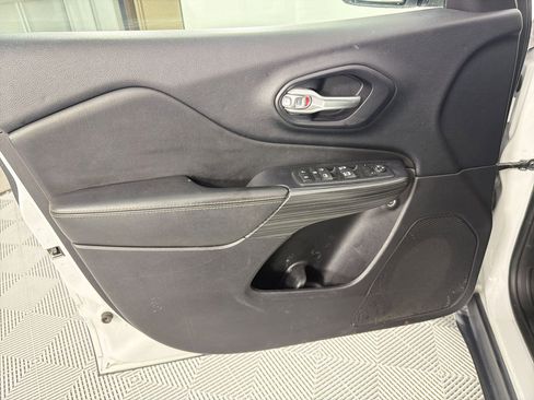 Used 2016 Jeep Cherokee Limited image 13